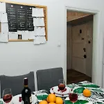 Maya's - Dluga 66